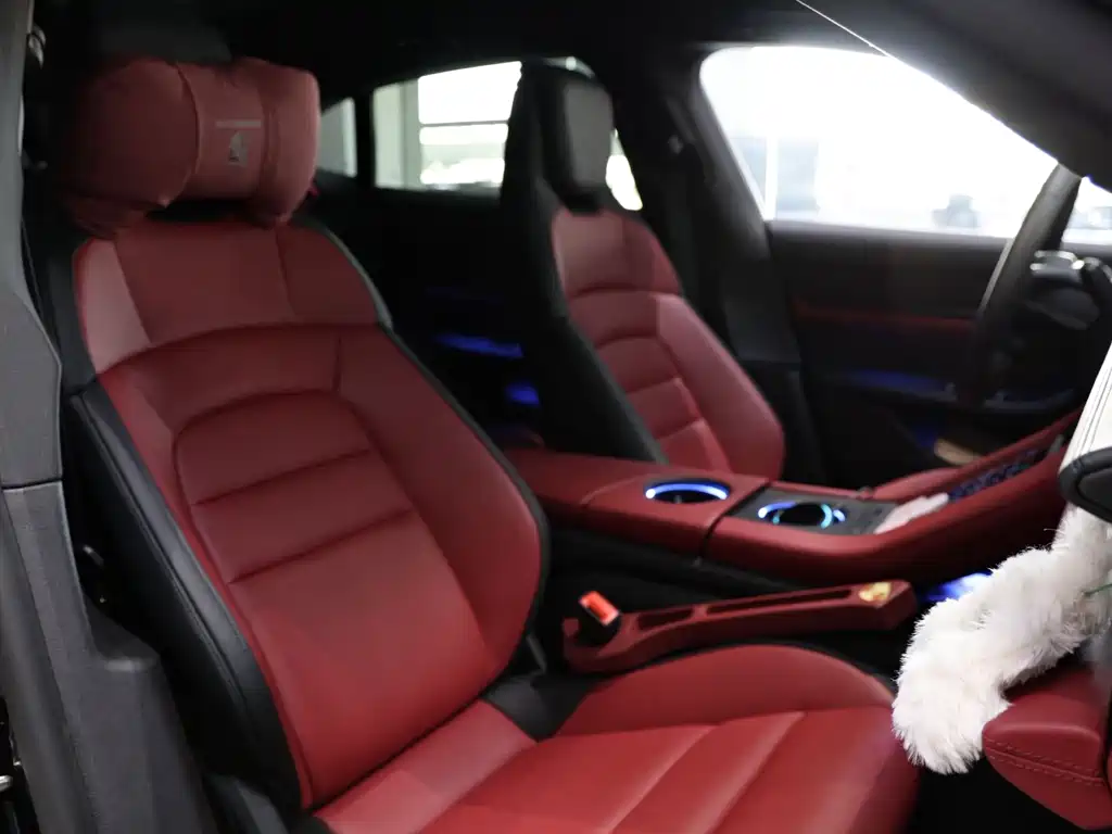 Porsche Taycan — миниатюра 10