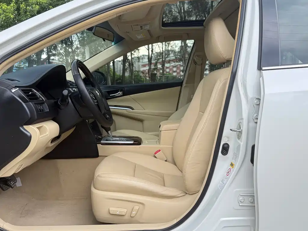 Toyota Camry — миниатюра 8