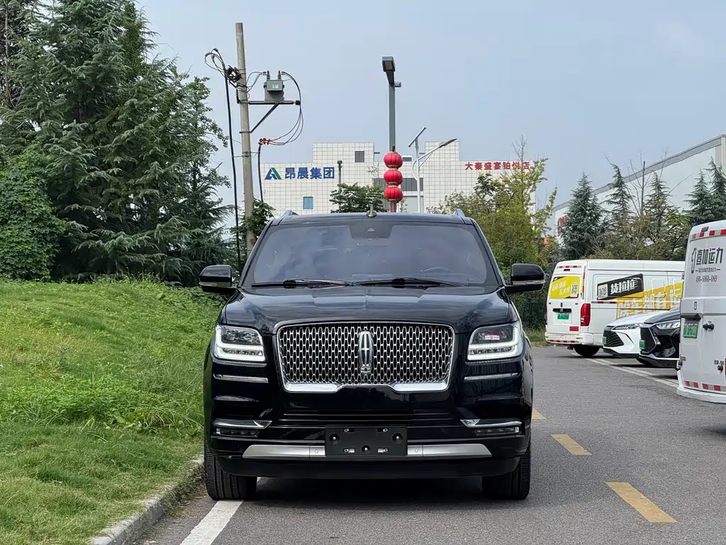 Lincoln Navigator — миниатюра 2