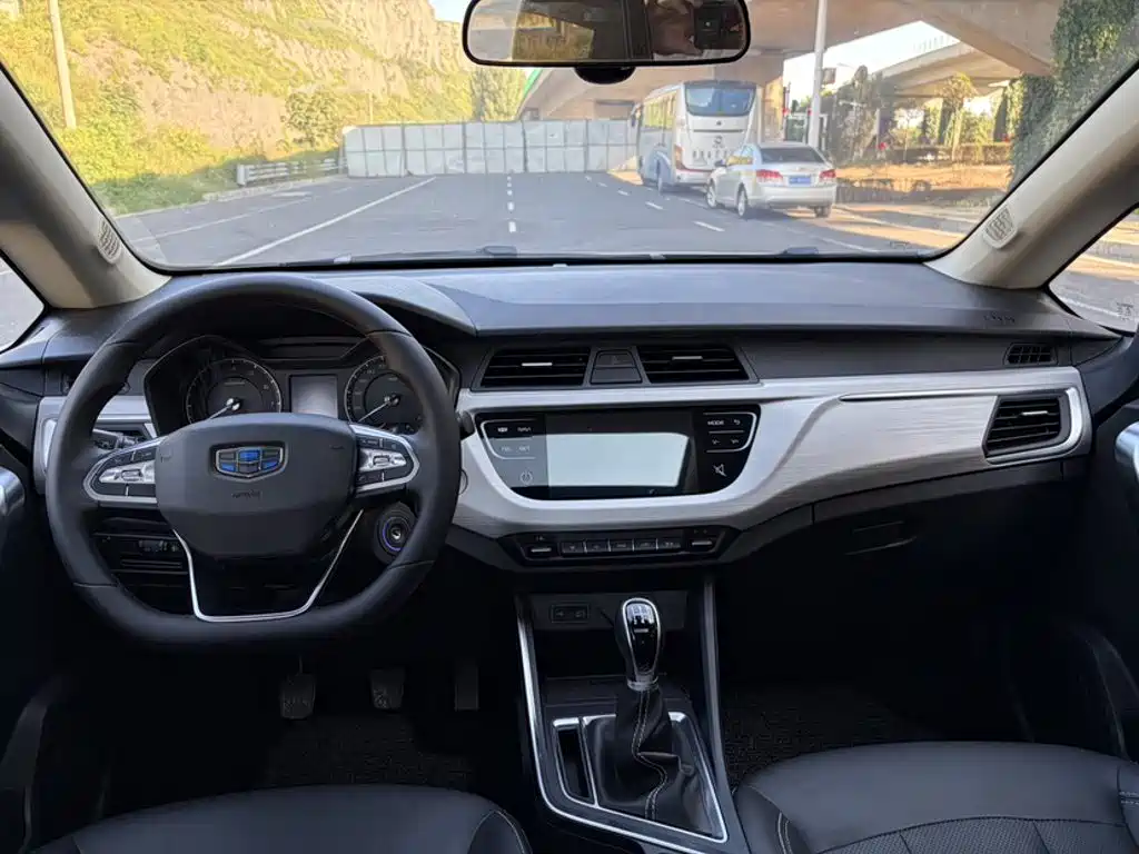 Geely Vision X3 — миниатюра 8