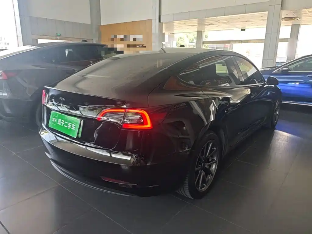 Tesla Model 3 — миниатюра 7