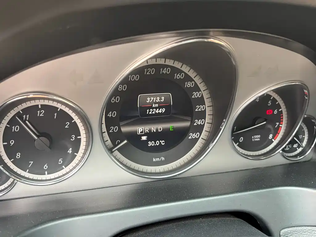Mercedes-Benz E-Class (Import) — миниатюра 4