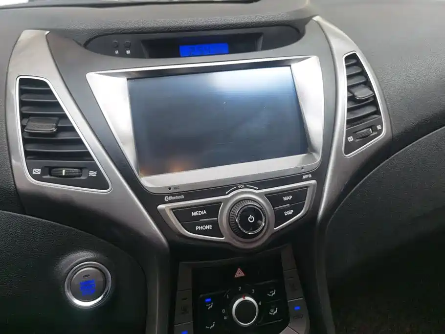 Hyundai Elantra Langdong — миниатюра 13