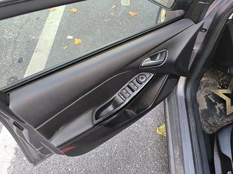 Ford Focus — миниатюра 7