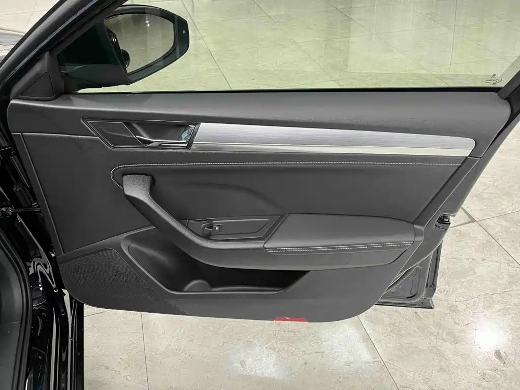 Skoda Superb — миниатюра 17