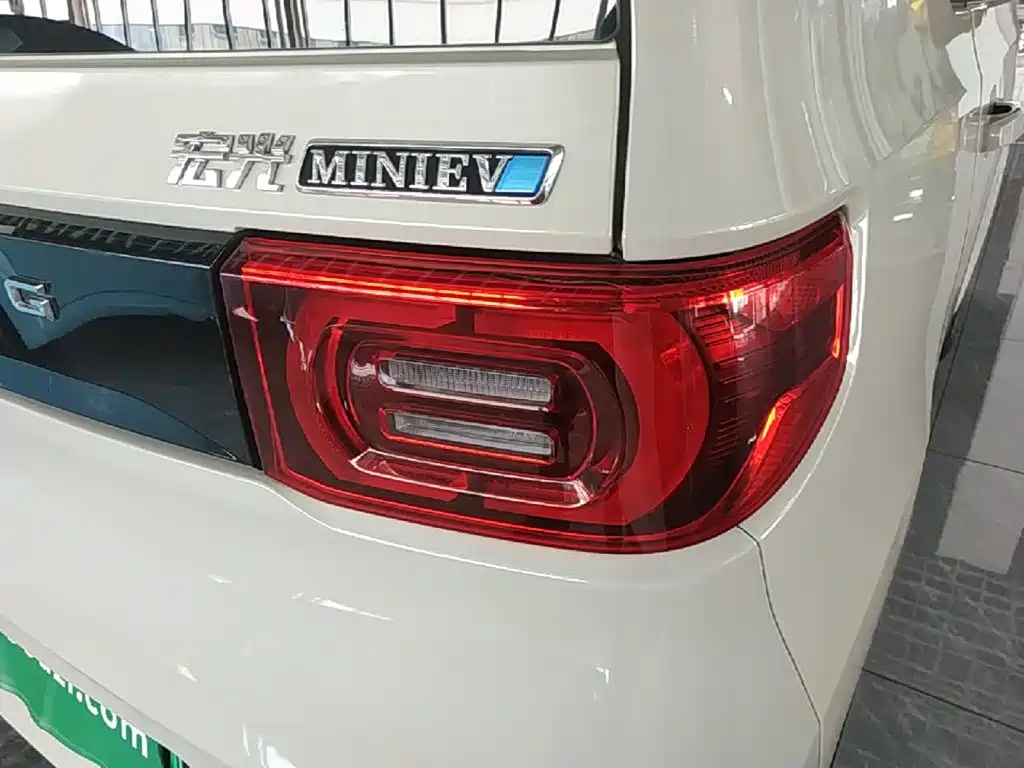 Wuling MINIEV — миниатюра 8