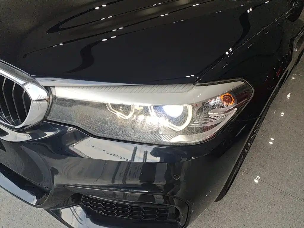 BMW 5 Series — миниатюра 24