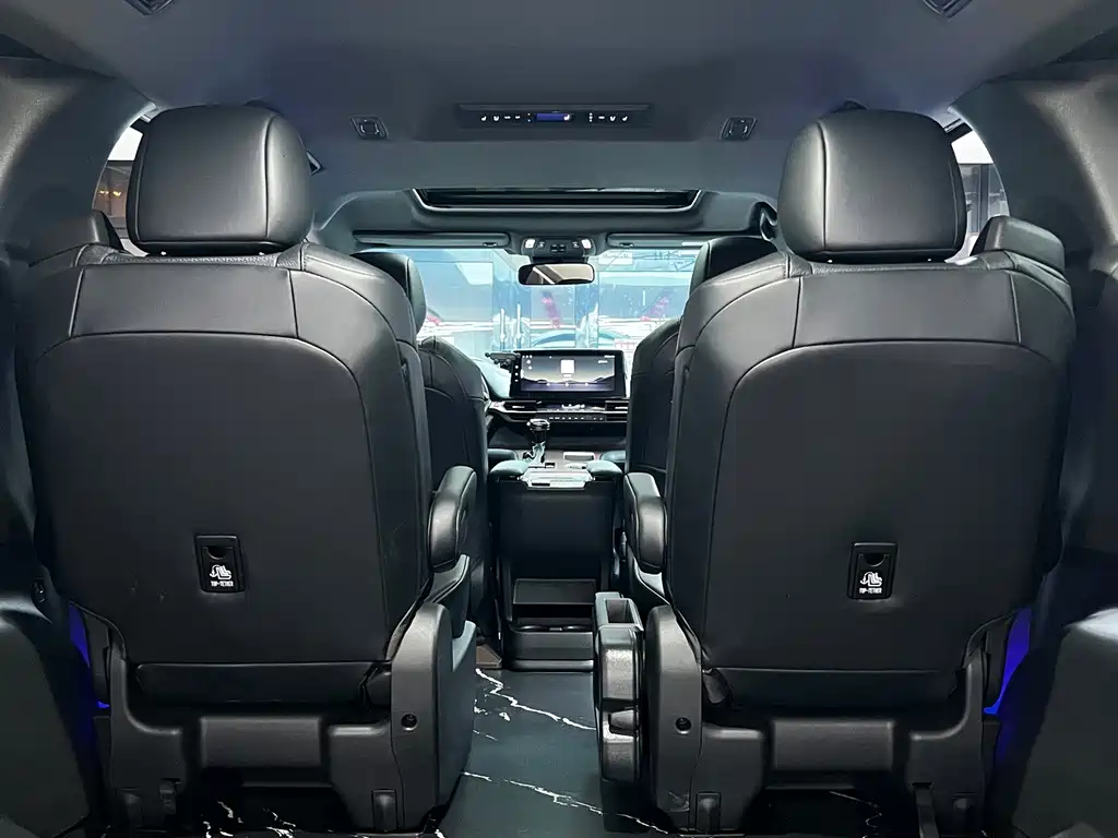 Toyota Granvia — миниатюра 9