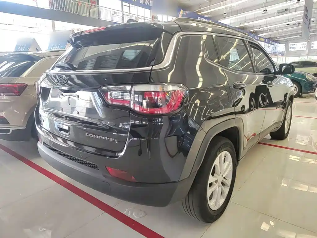 Jeep Compass — миниатюра 7