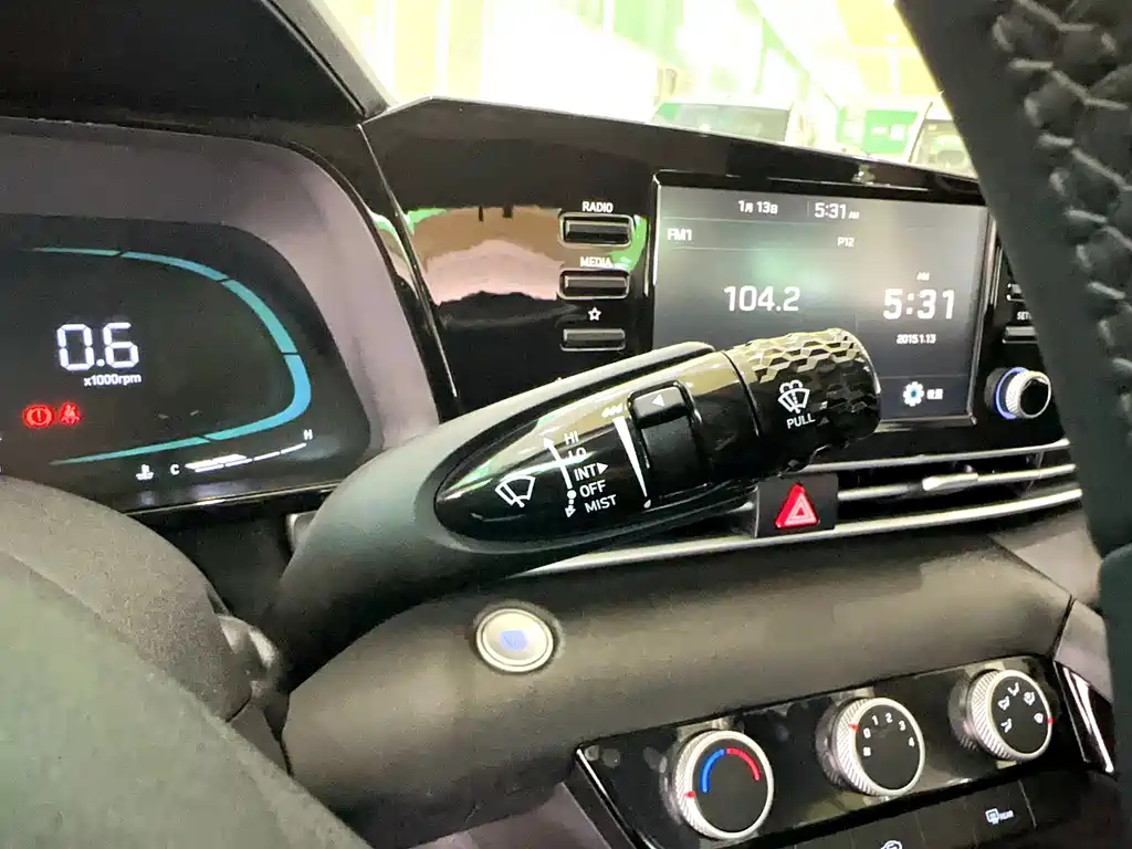 Hyundai Elantra — миниатюра 10