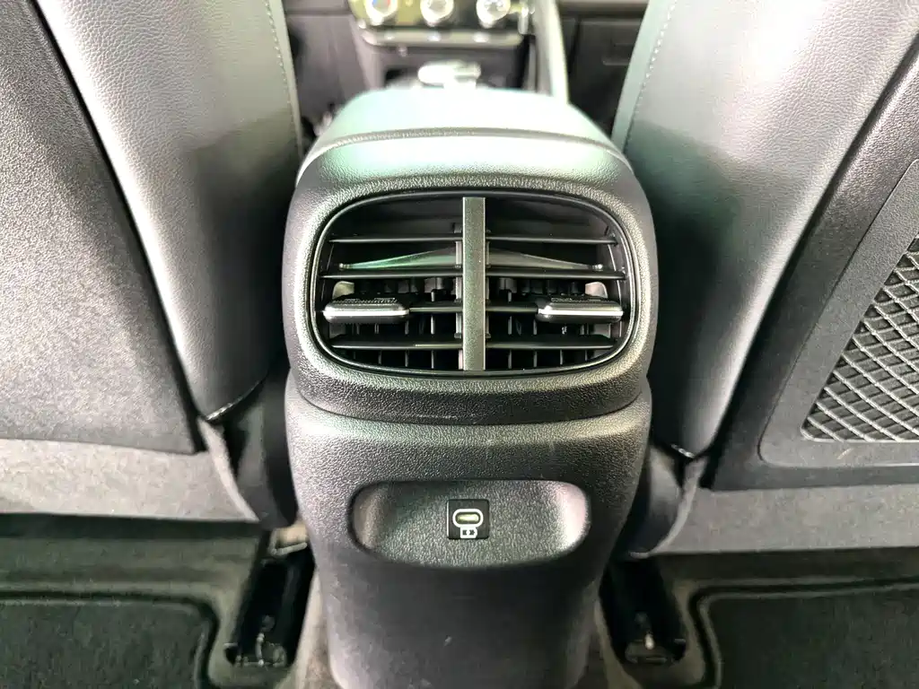 Hyundai Elantra — миниатюра 22