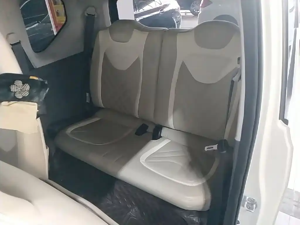 Wuling MINIEV — миниатюра 17