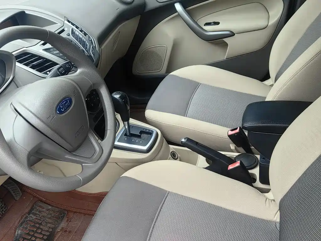 Ford Fiesta 2011 1.5L AT Fashion