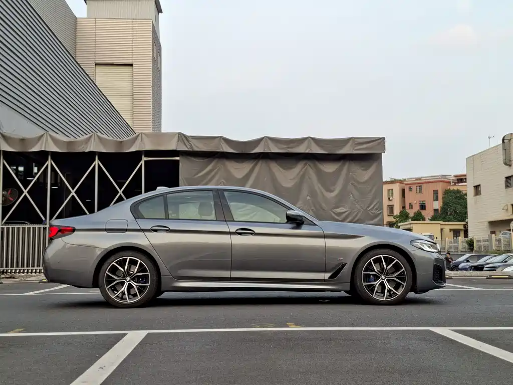 BMW 5 Series (Import) — миниатюра 6