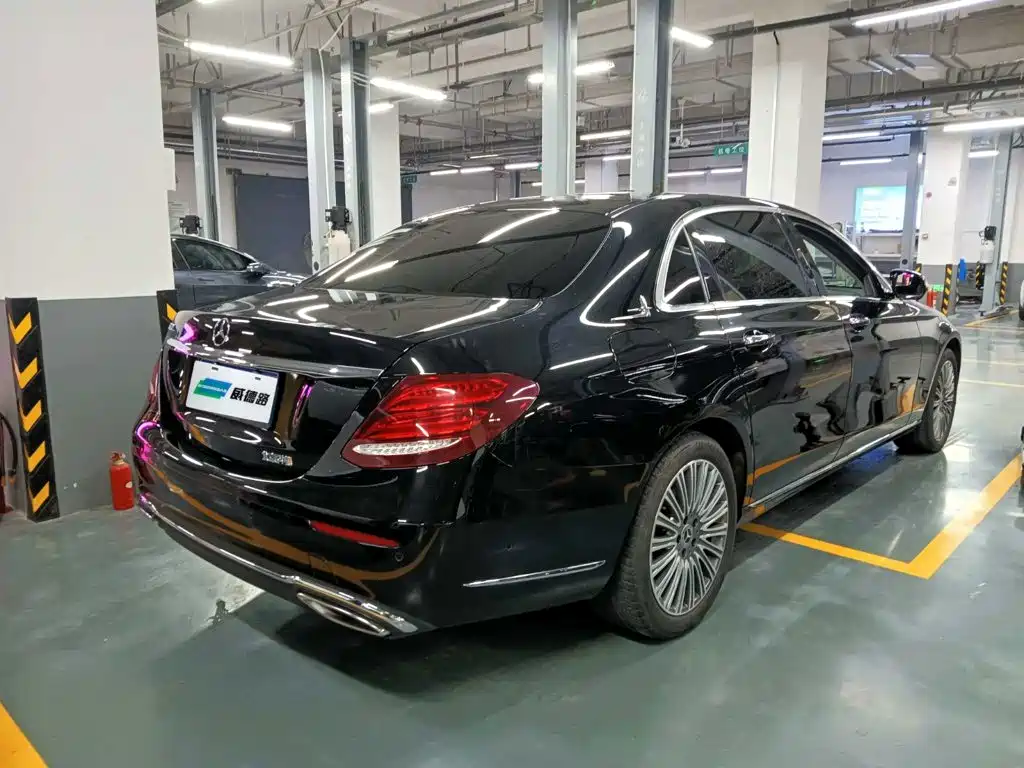 Mercedes-Benz E-Class — миниатюра 12