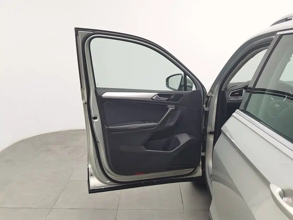 Volkswagen Tiguan L — миниатюра 8
