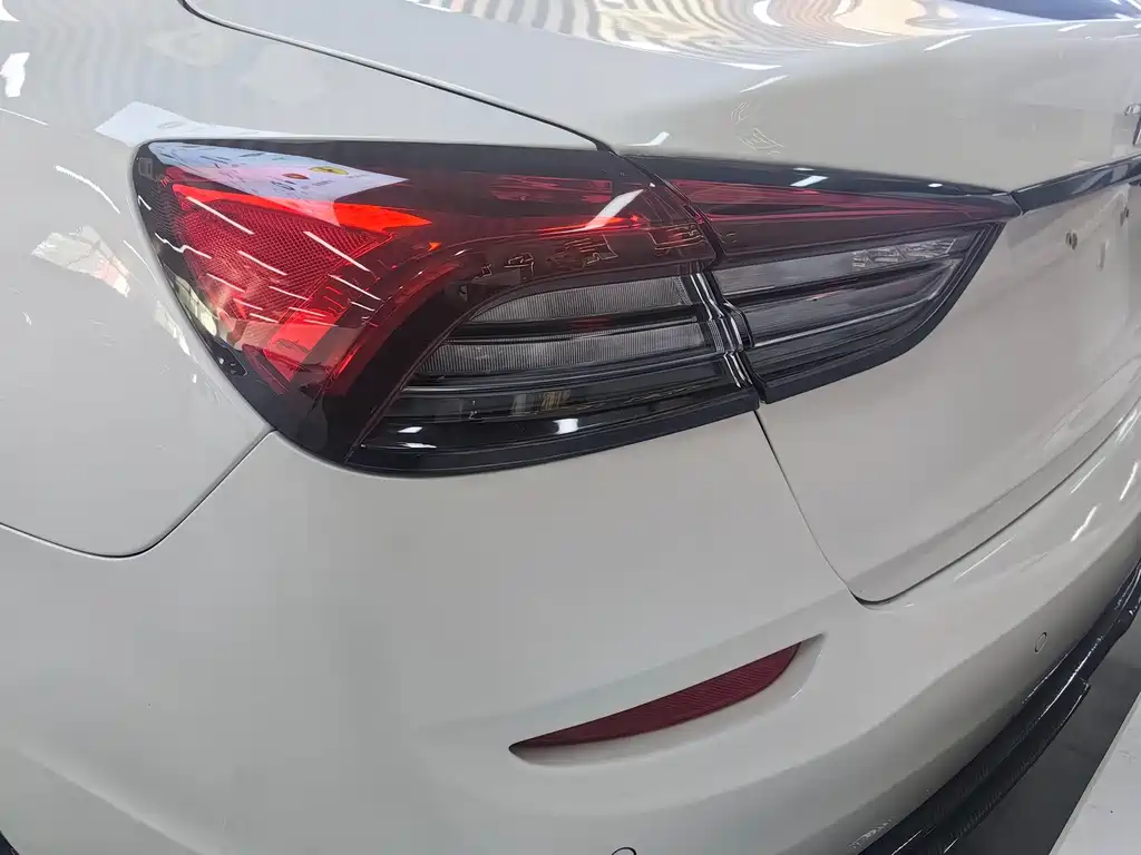 Maserati Quattroporte — миниатюра 13