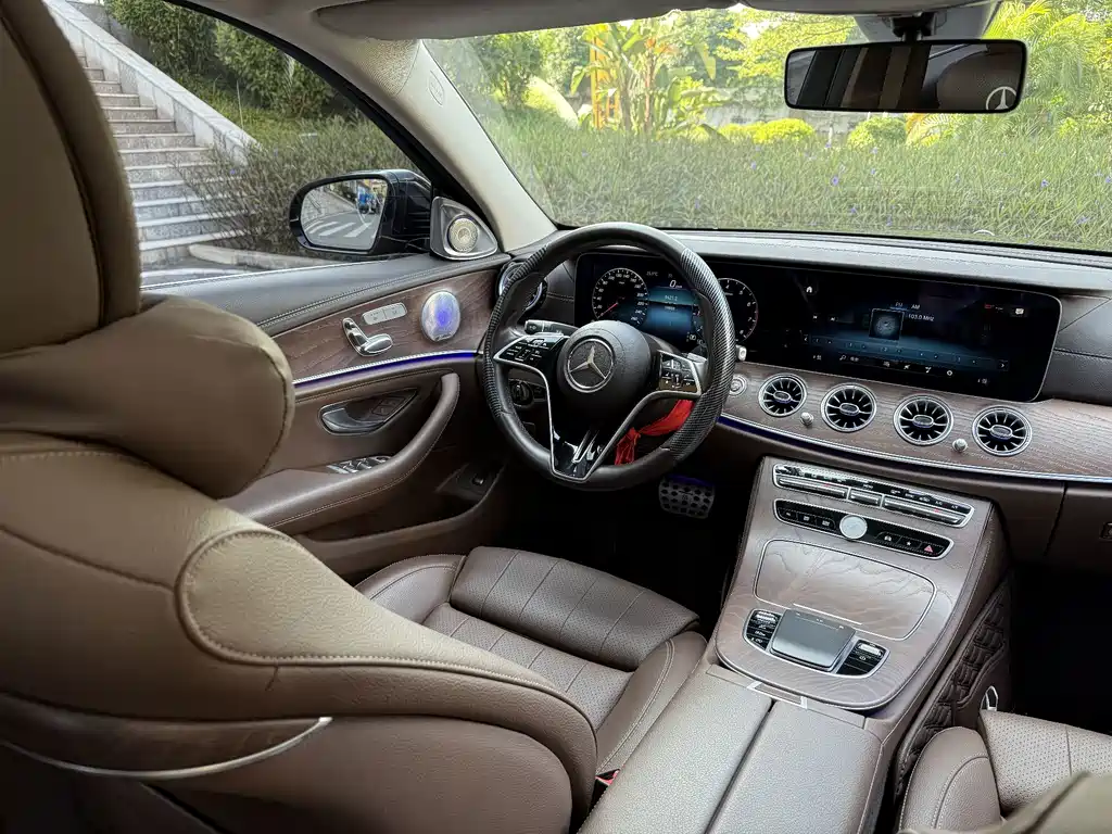 Mercedes-Benz E-Class — миниатюра 7