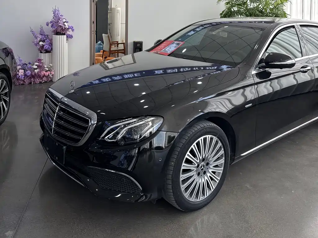 Mercedes-Benz E-Class — миниатюра 2