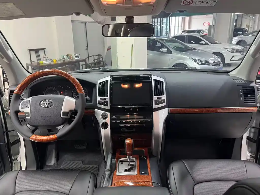 Toyota Land Cruiser — миниатюра 8