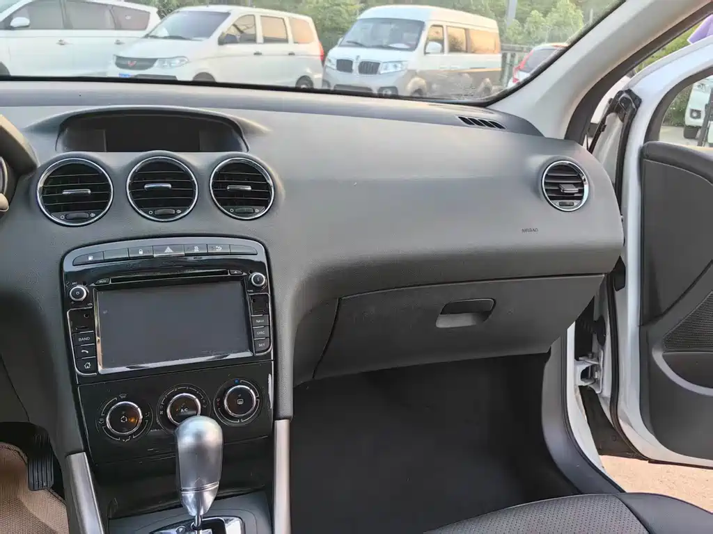 Peugeot 408 — миниатюра 8