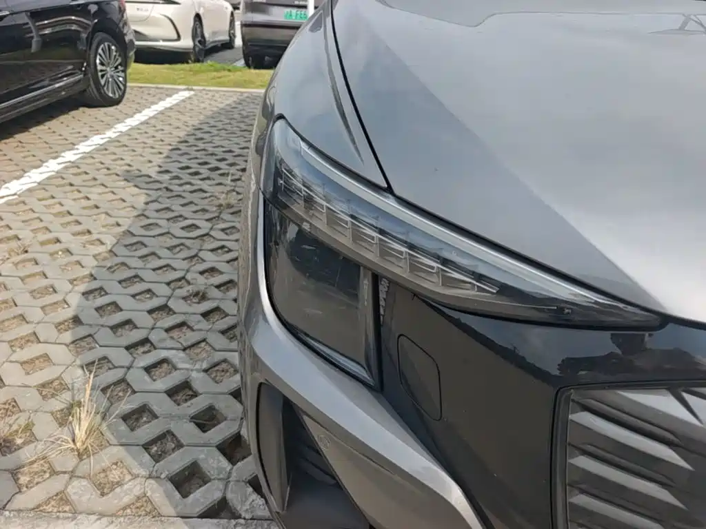 Audi Q5 e-tron — миниатюра 11