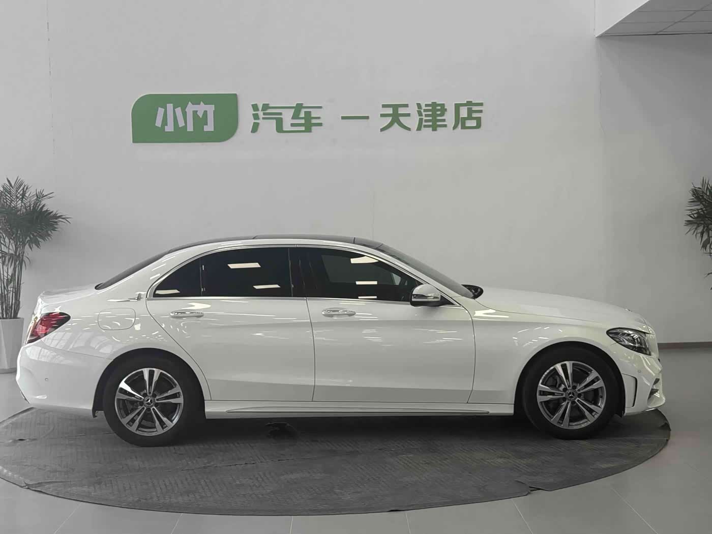 Mercedes-Benz C-Class 1.5 л 2021 г. Белый, пробег 33000 км