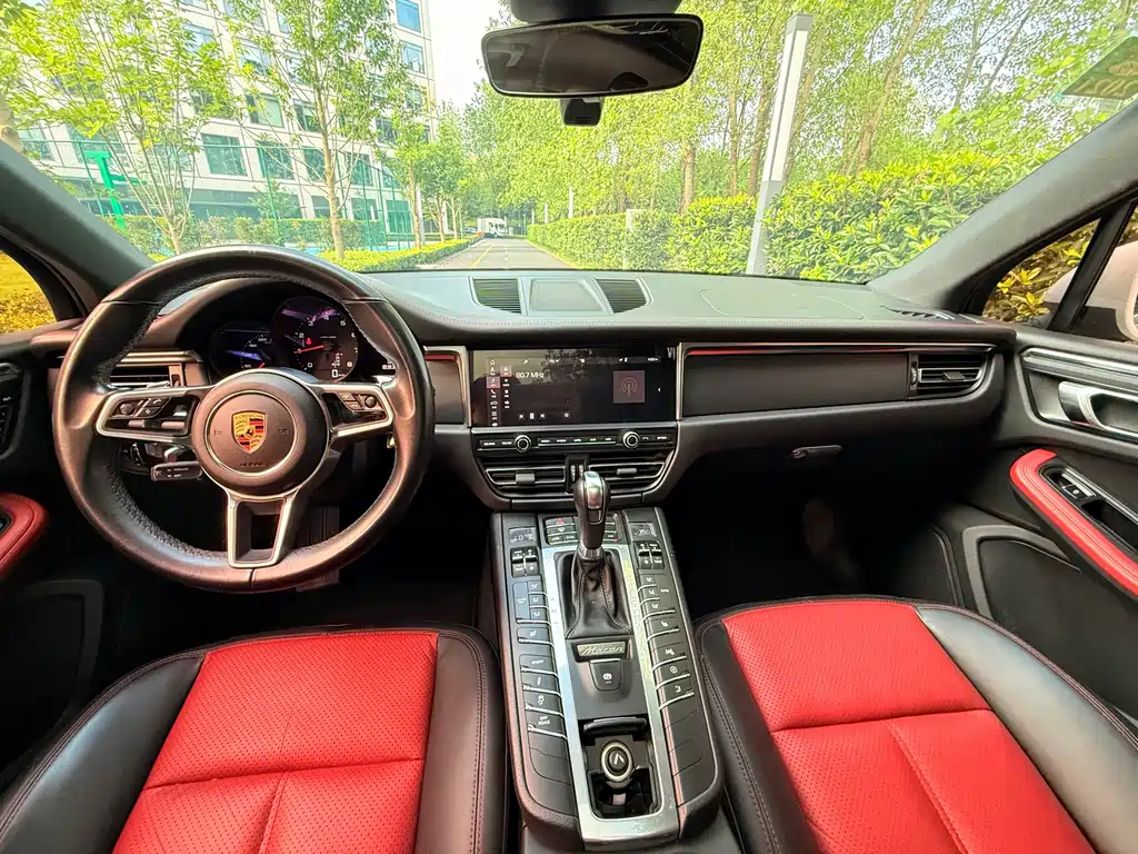 Porsche Macan — миниатюра 8
