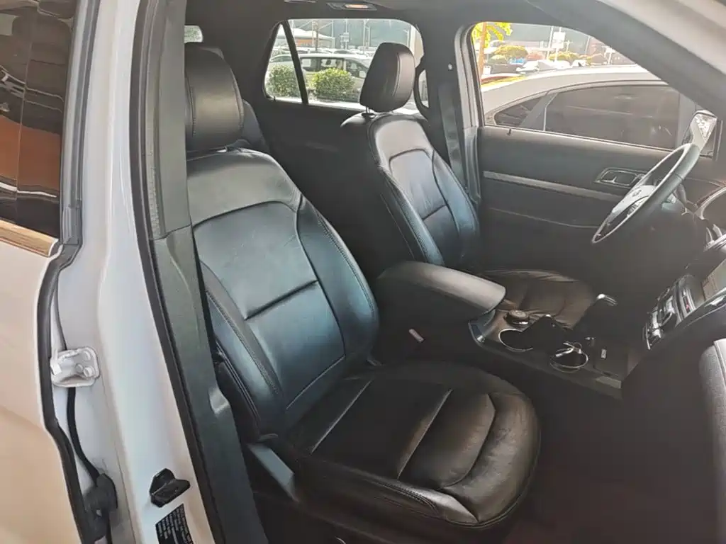 Ford Explorer (Import) — миниатюра 25