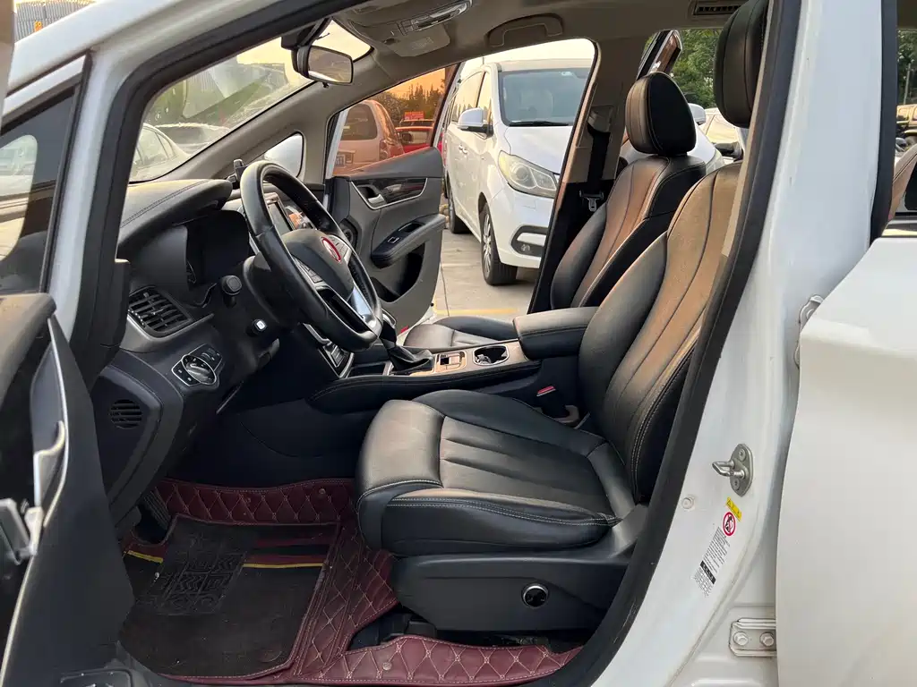 BYD MAX — миниатюра 4