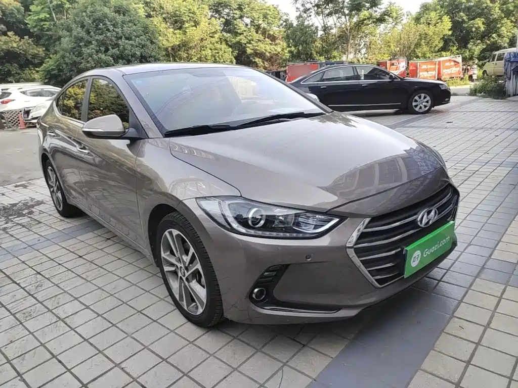 Hyundai Elantra — миниатюра 4