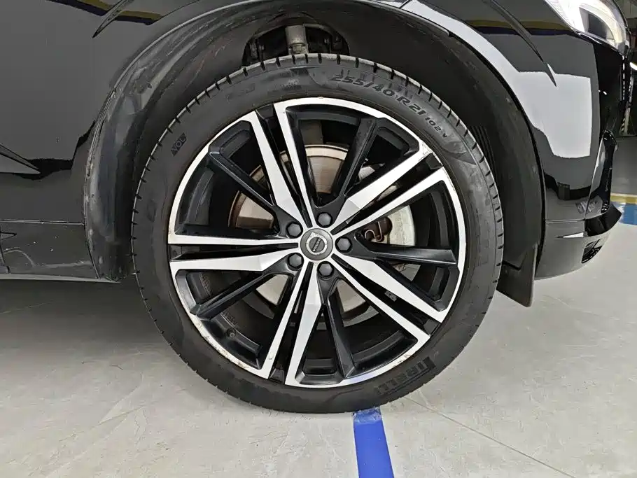 Volvo XC60 PHEV — миниатюра 6