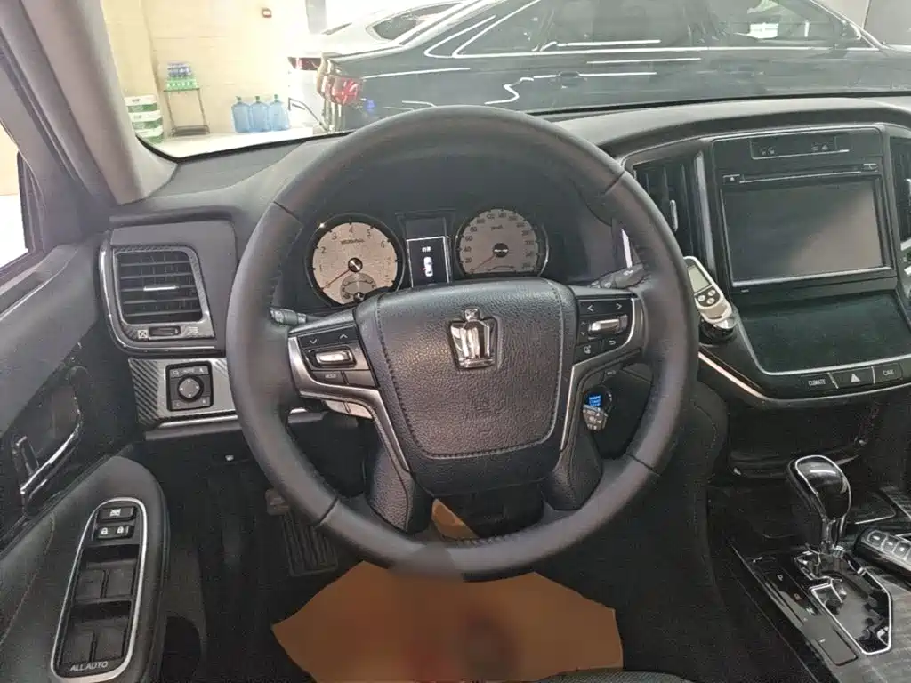 Toyota Crown — миниатюра 11