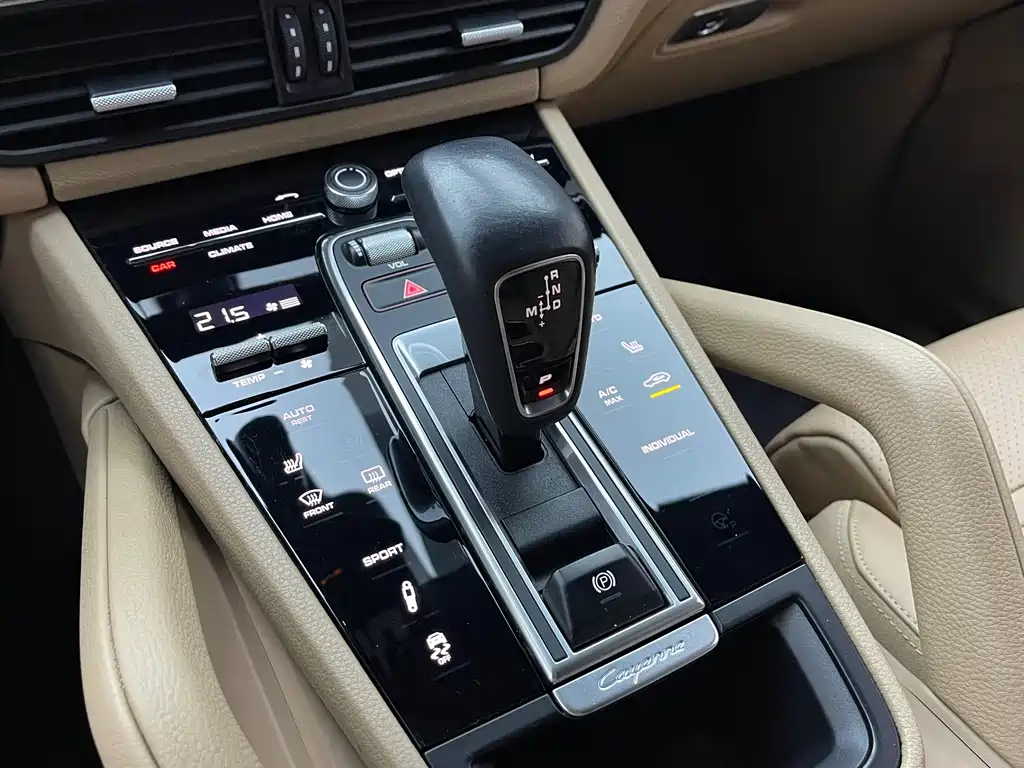 Porsche Cayenne — миниатюра 11