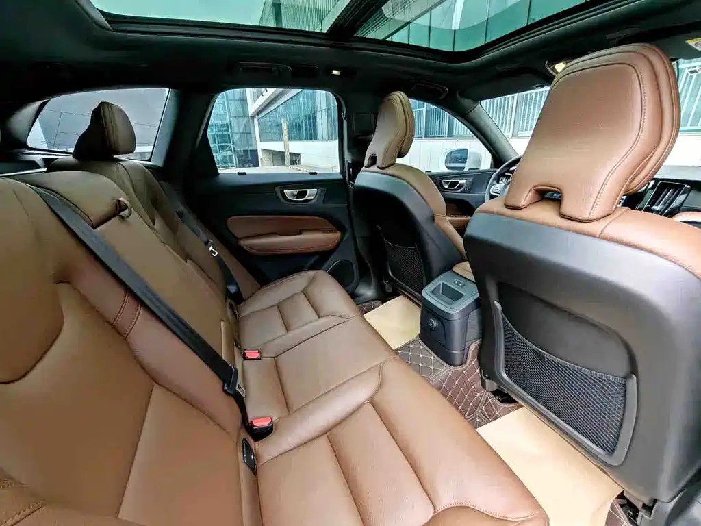 Volvo XC60 PHEV — миниатюра 11