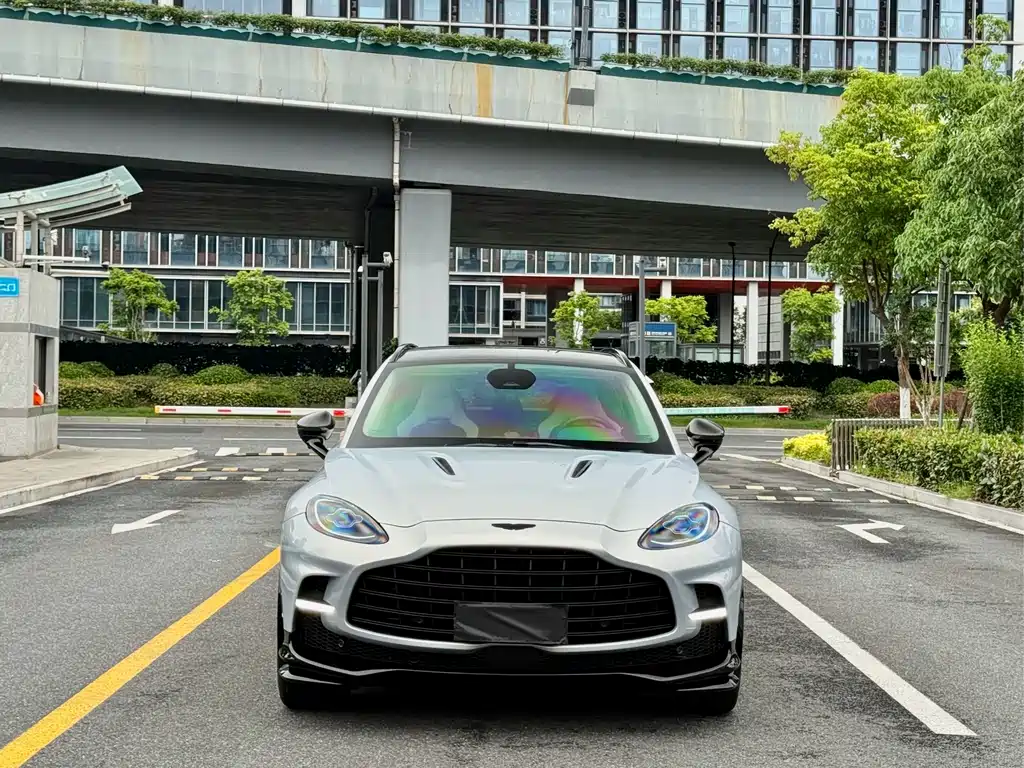 Aston Martin DBX 2025 4.0T V8 707