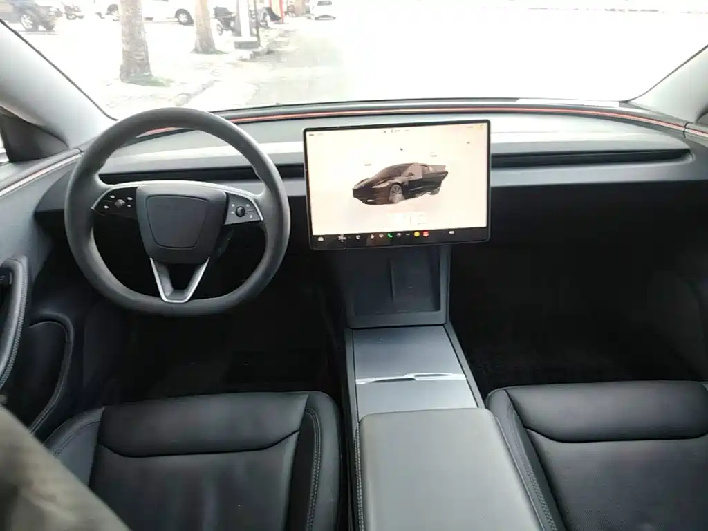 Tesla Model 3 — миниатюра 10