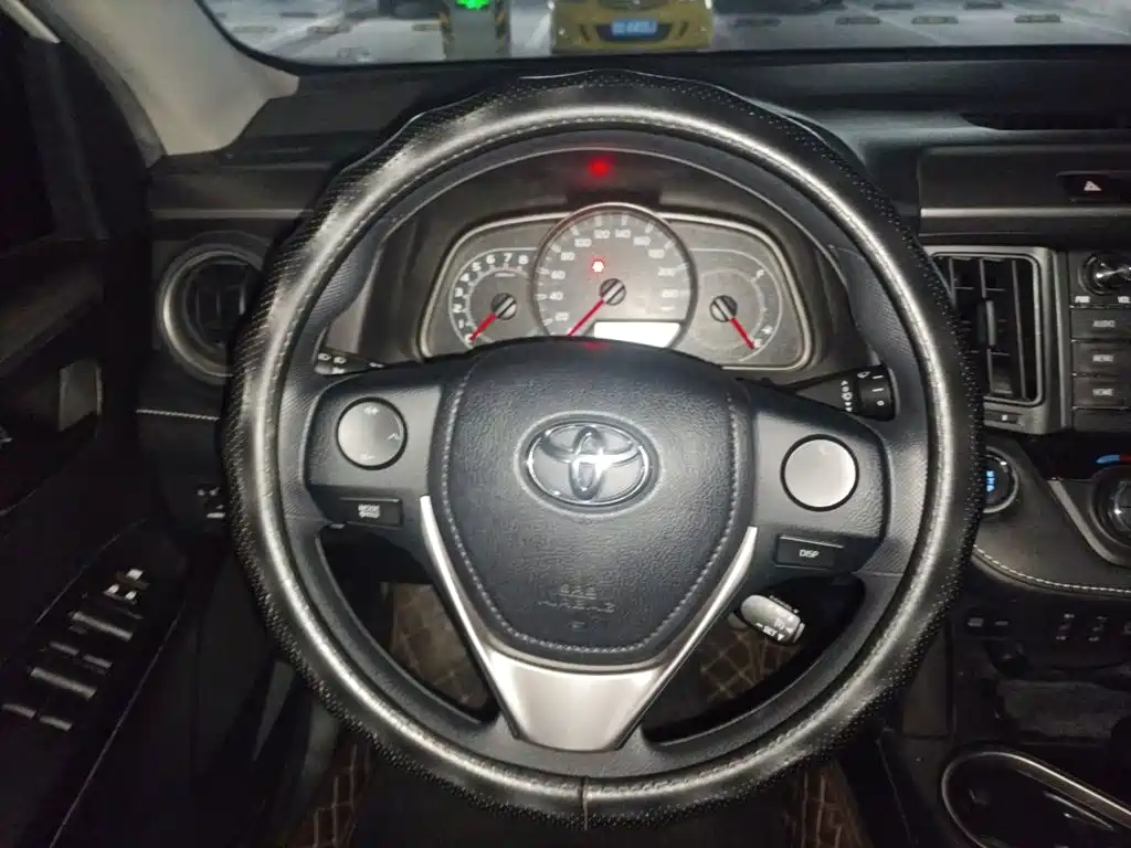 Toyota RAV4 — миниатюра 3