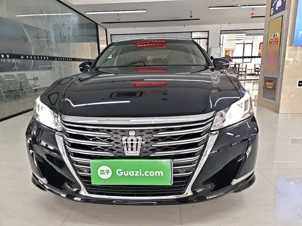 Toyota Crown — миниатюра 3