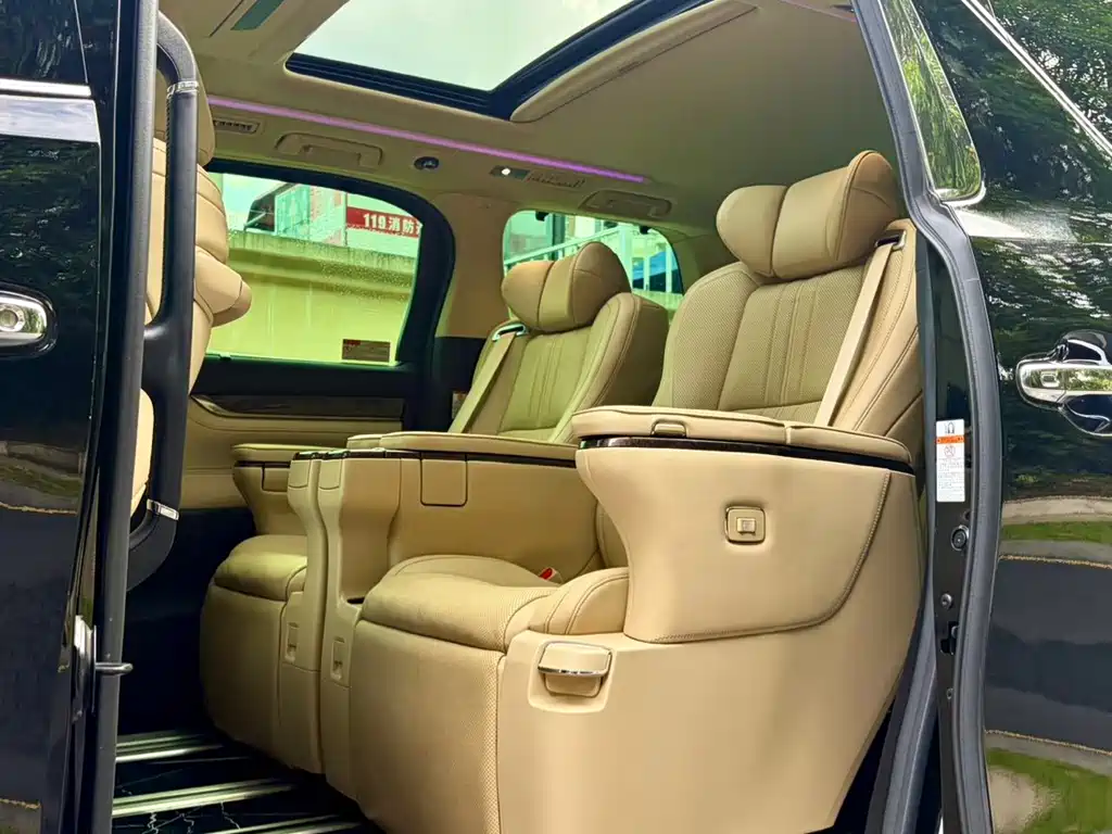 Toyota Vellfire — миниатюра 7