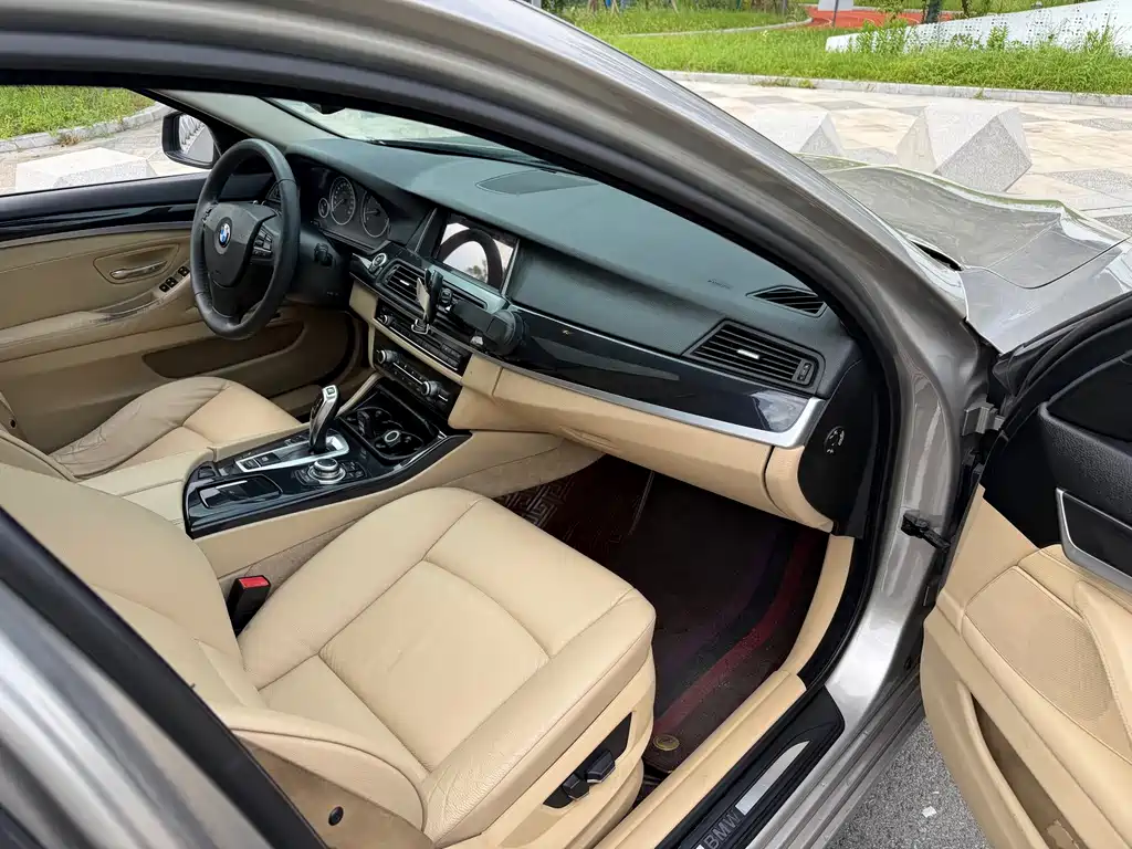 BMW 5 Series — миниатюра 9