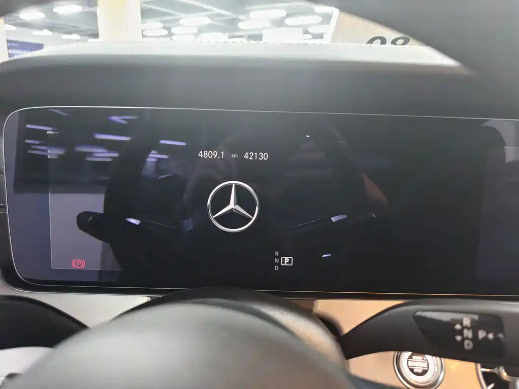 Mercedes-Benz E-Class (Import) — миниатюра 12