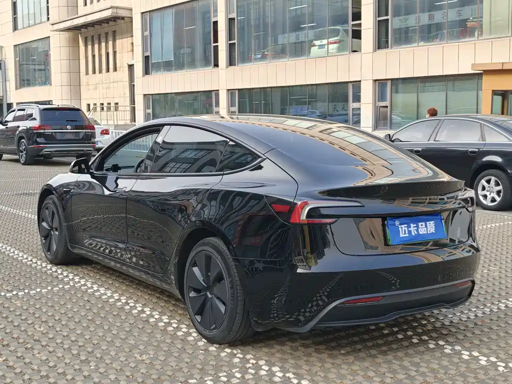 Tesla Model 3 — миниатюра 9