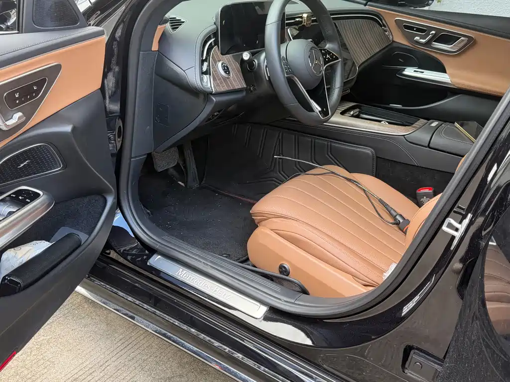 Mercedes-Benz E-Class — миниатюра 13