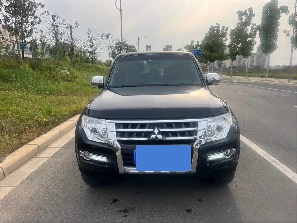 Mitsubishi Pajero (Import) — миниатюра 2