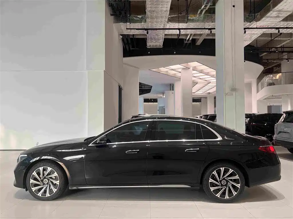 Mercedes-Benz E-Class — миниатюра 4