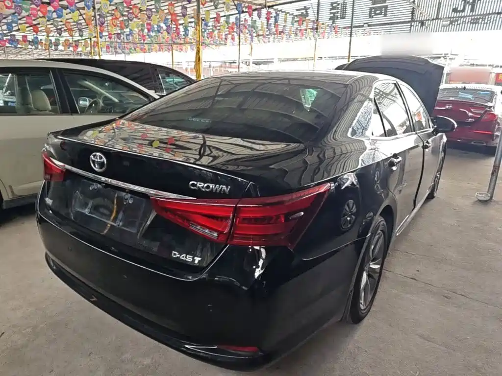 Toyota Crown — миниатюра 7