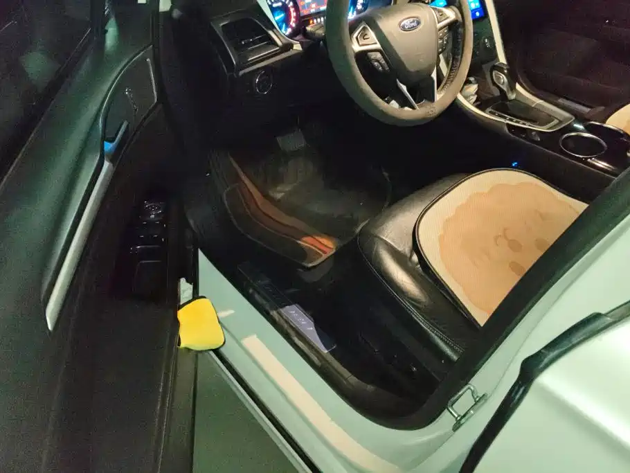 Ford Mondeo — миниатюра 9