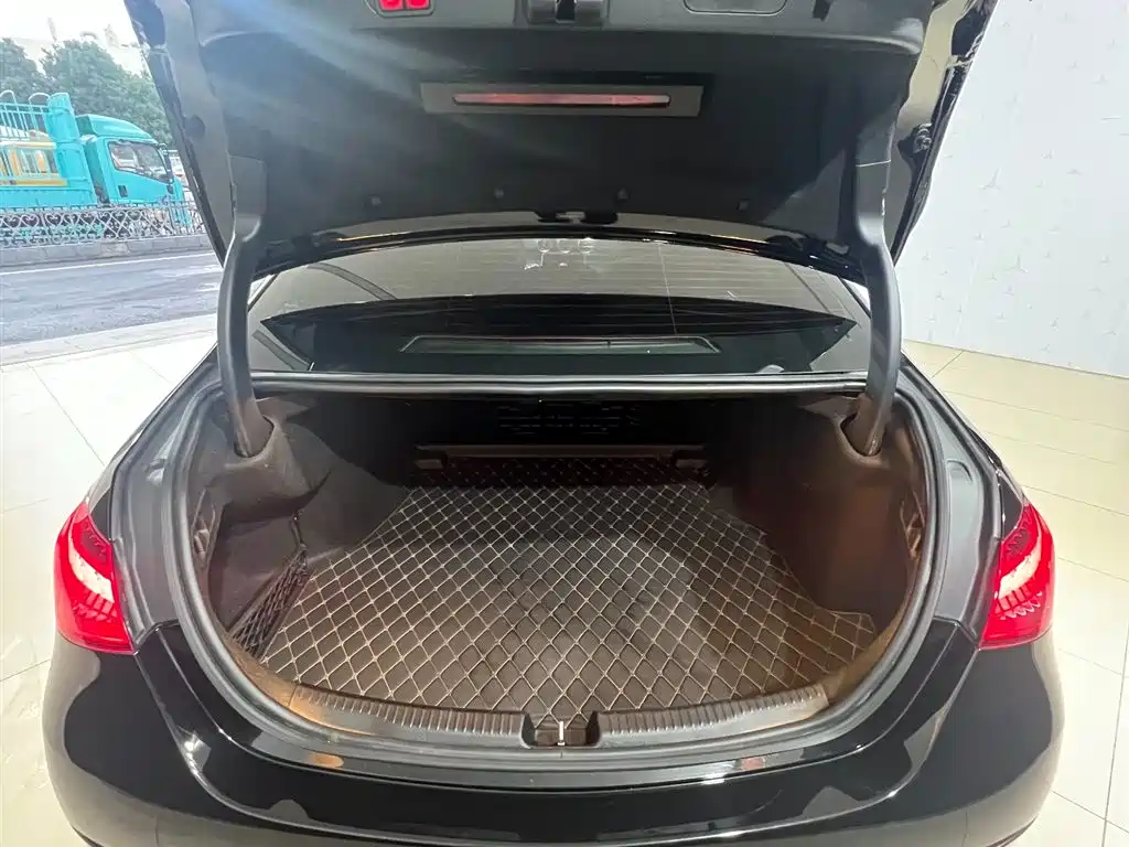 Mercedes-Benz C-Class — миниатюра 12