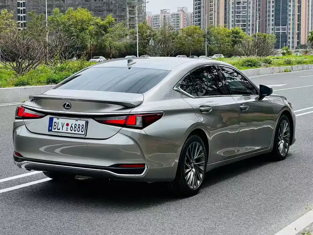 Lexus ES — миниатюра 9